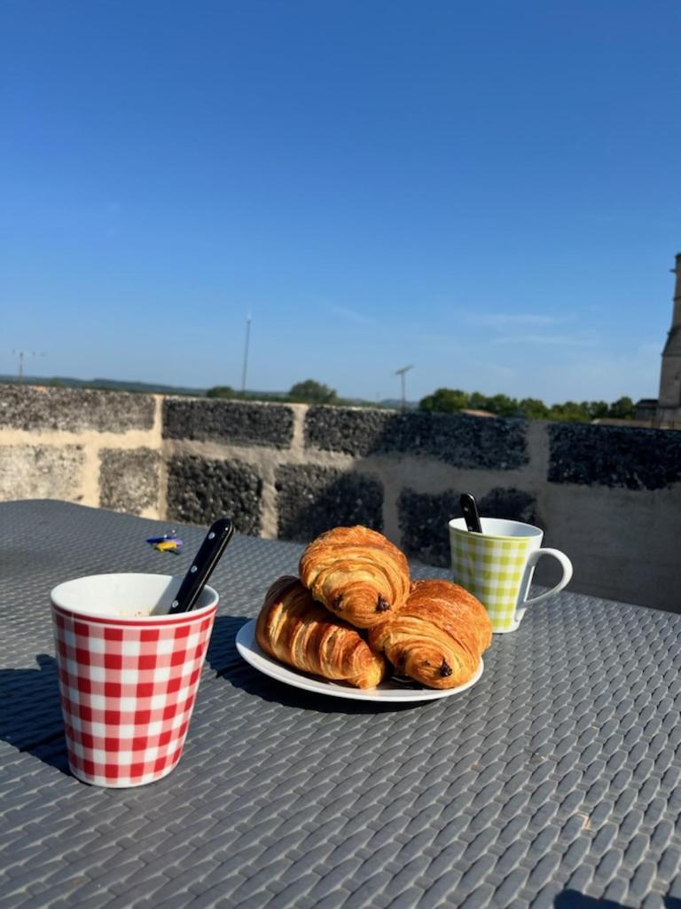 Insolite Studio -La Tour Des Templiers- Montfrin Luaran gambar